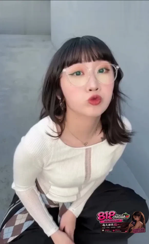 纹身小网美rouu与男友露脸口交做爱视频外流淫荡情侣男主按头深喉猛干极品身材反差骚浪