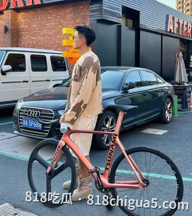 五年感情比不过碎银几两!抖音百万网红晚安晶晶酱出轨傍大款,男友戴诚亨陪跑五年惨遭抛弃 !淫秽视频全网曝光声讨渣女!