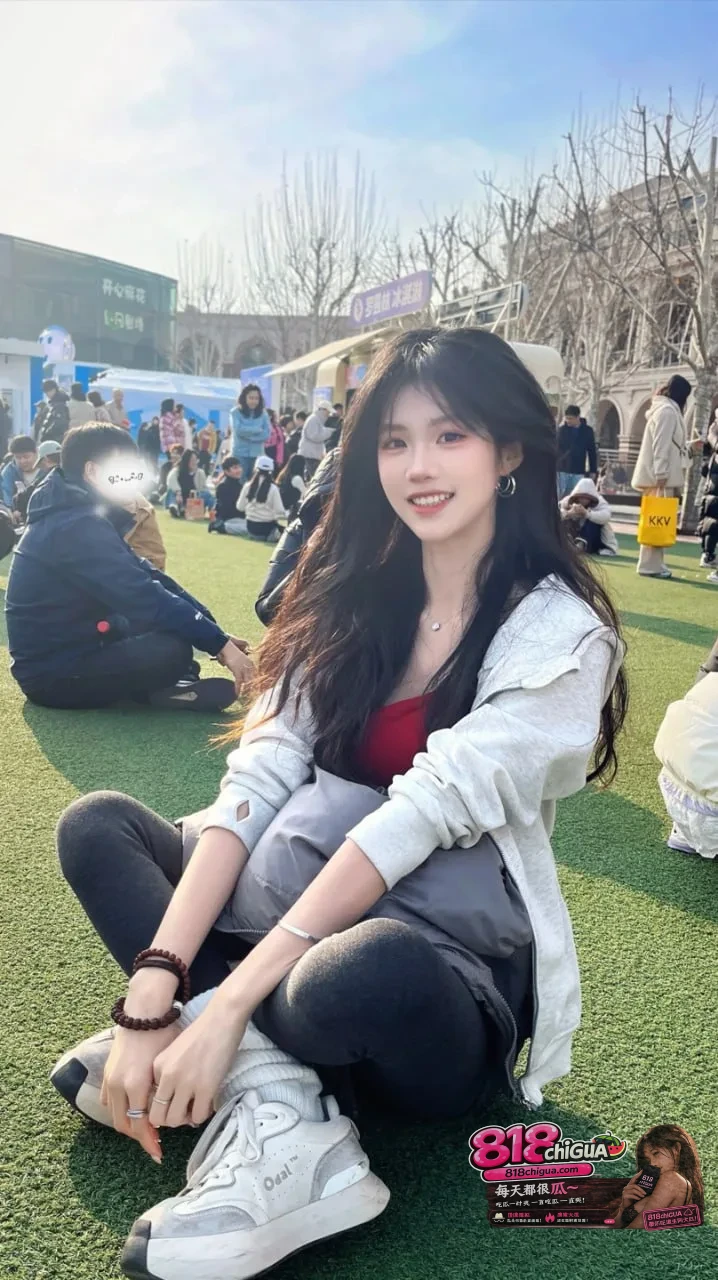 可甜可御成都高颜值女大【李心琪】酒店约炮视频曝光!完美露脸表情魅惑,女上位坐骑扭腰,娇喘声又软又浪