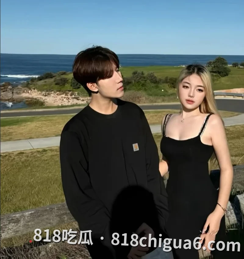西澳大一渣男刘雨辰被前女友曝双向劈腿:每个母狗对他的鸡吧爱的死去活来,各种姿势挨操爽到骚逼,聊天记录和性爱视频惨遭曝光。