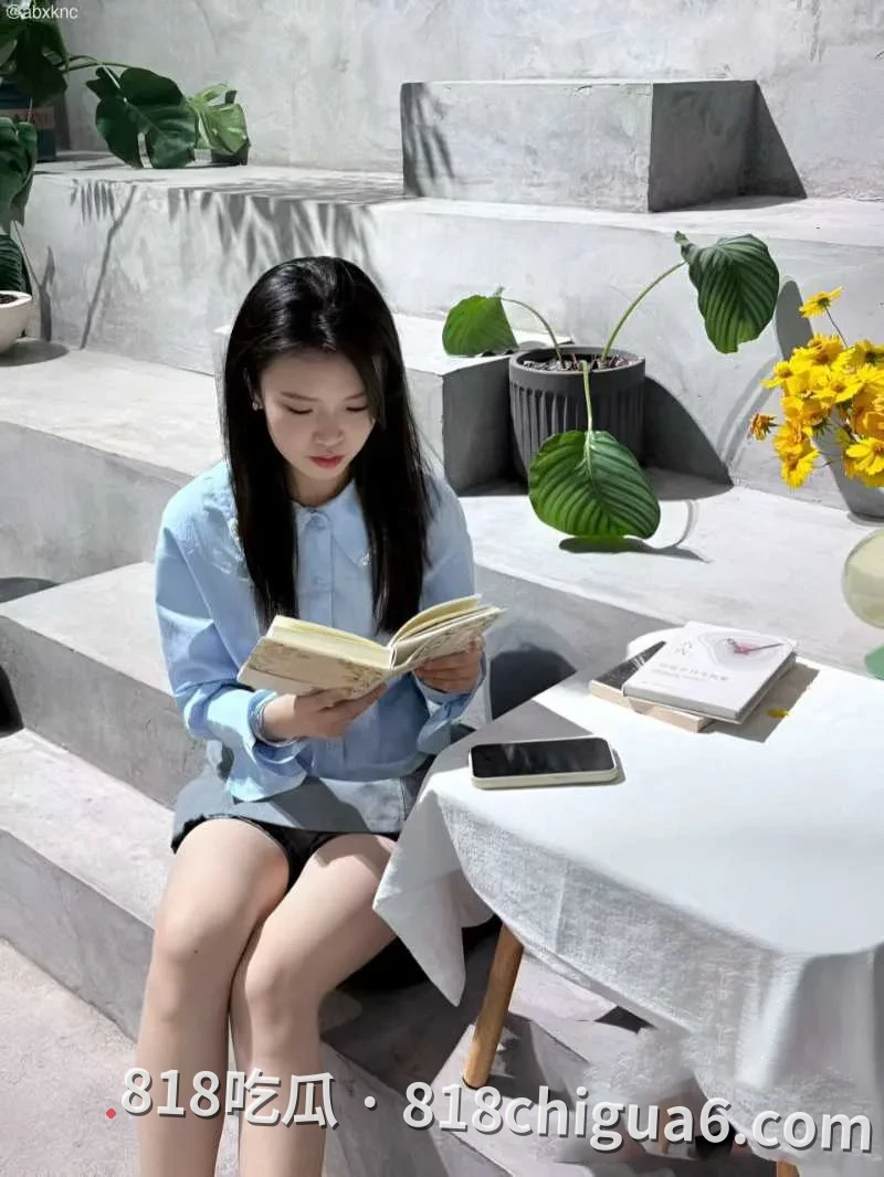 广东湛江黑丝美少妇安海丽被前炮友曝出私拍视频!母狗看见大鸡巴嘴就毫无防备,穿着性感情趣内衣当无情的肉便器,还露出饥渴难耐的表情。
