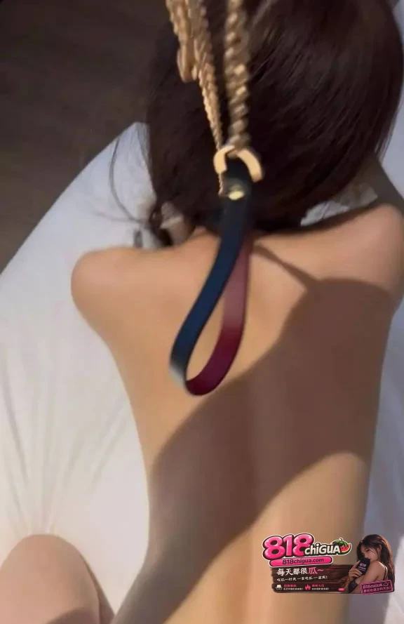 抖音清纯眼镜妹小一yy不雅视频流出!酒店约炮从跪地口交到后入高潮,全程露脸录像,反差感拉满!