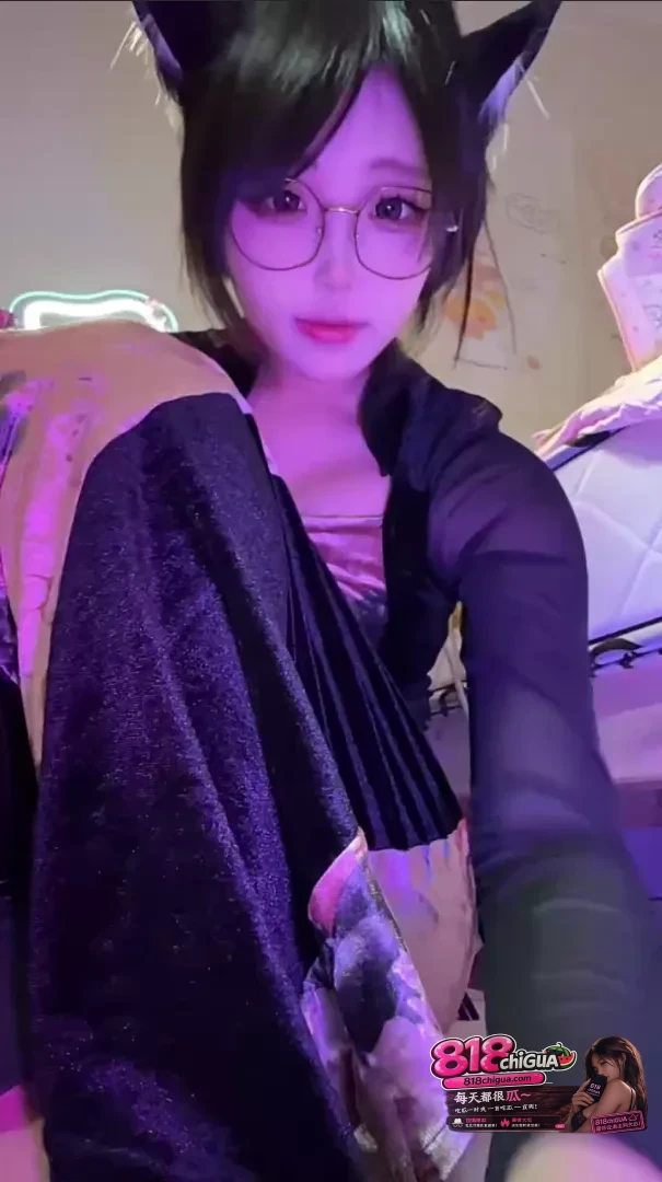 抖音网红女神 喵萝 定制福利视频流出 全裸抖奶摇乳大秀 反差超刺激 甜系萌妹背地竟是阿黑颜母狗!