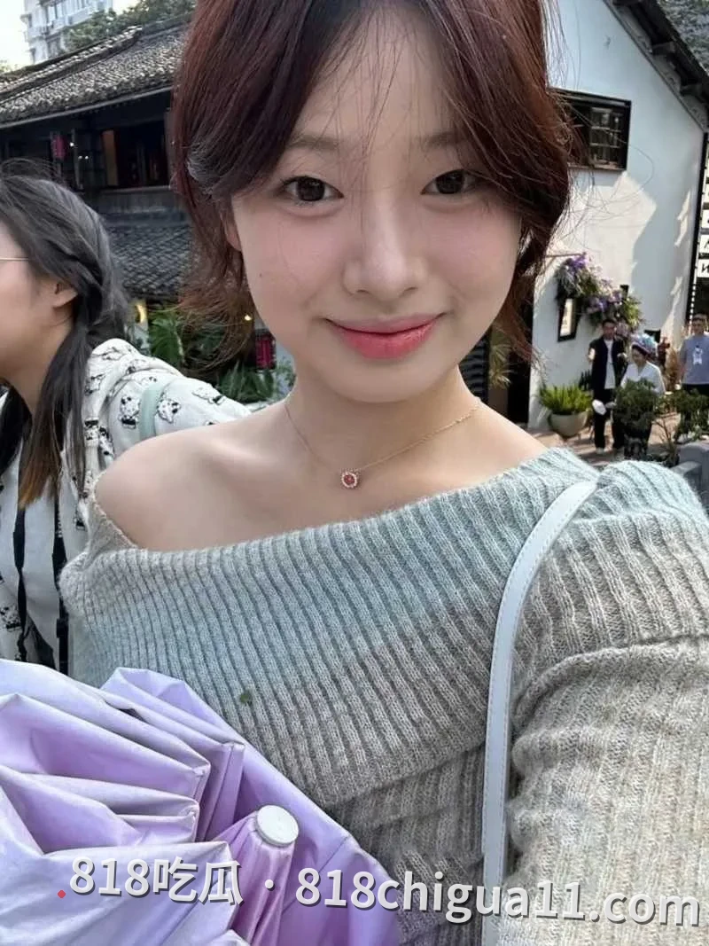 大西北高颜值女大学生被金主包养3p视频!当场玩弄至三洞齐开,事后还要口吐脏话羞辱,最终被干到失禁喷水