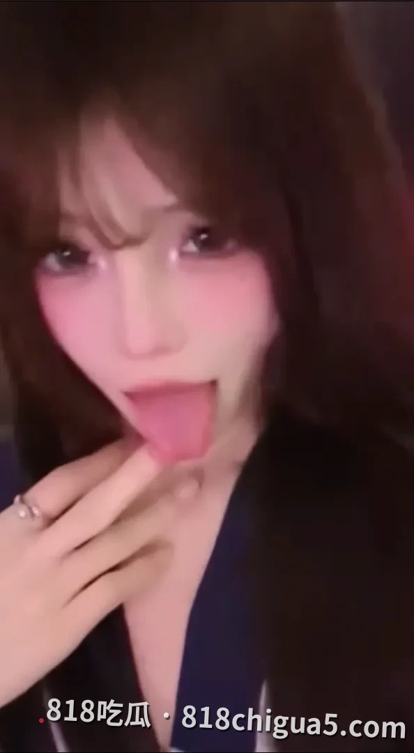 抖音福利姬妖娆美女 蛇妈 定制福利视频合集曝光 骚舞诱惑反差直接把人看硬 多套情趣制服大饱眼福