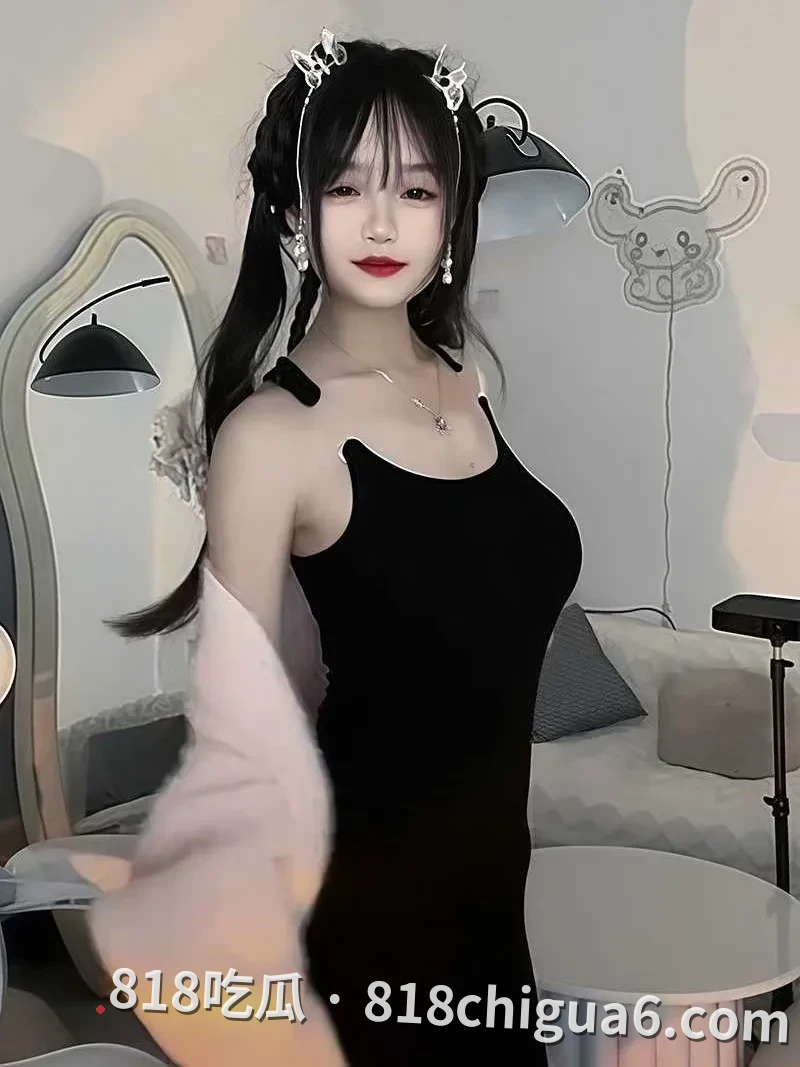 快手网红小芷儿会员骚舞福利 学生JK制服揉奶顶臀身姿诱人谁能忍得住
