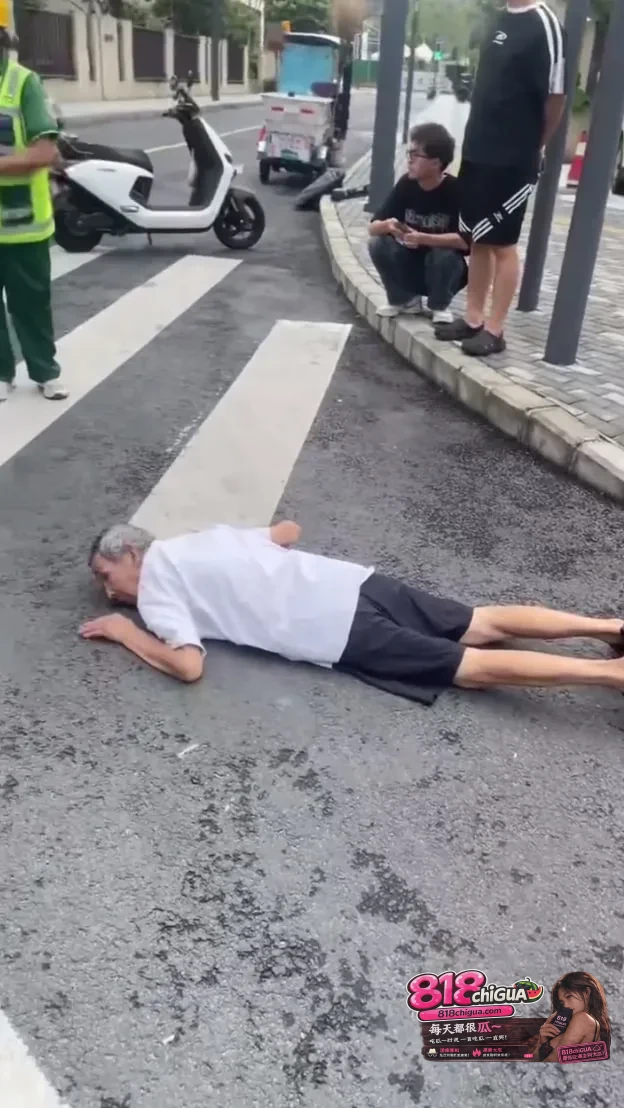 “无人有钱有闲”成了社会冷漠的遮羞布?面对摔倒老人,善良不该是高门槛的奢侈品