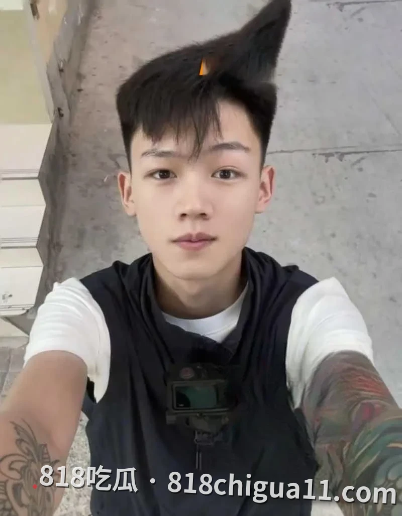 河南知名网红付迪凯彻底崩塌形象,一边花着前女友的钱,一边背叛对方还对其施暴,其前女友愤怒地将出轨证据以及性爱视频曝光。