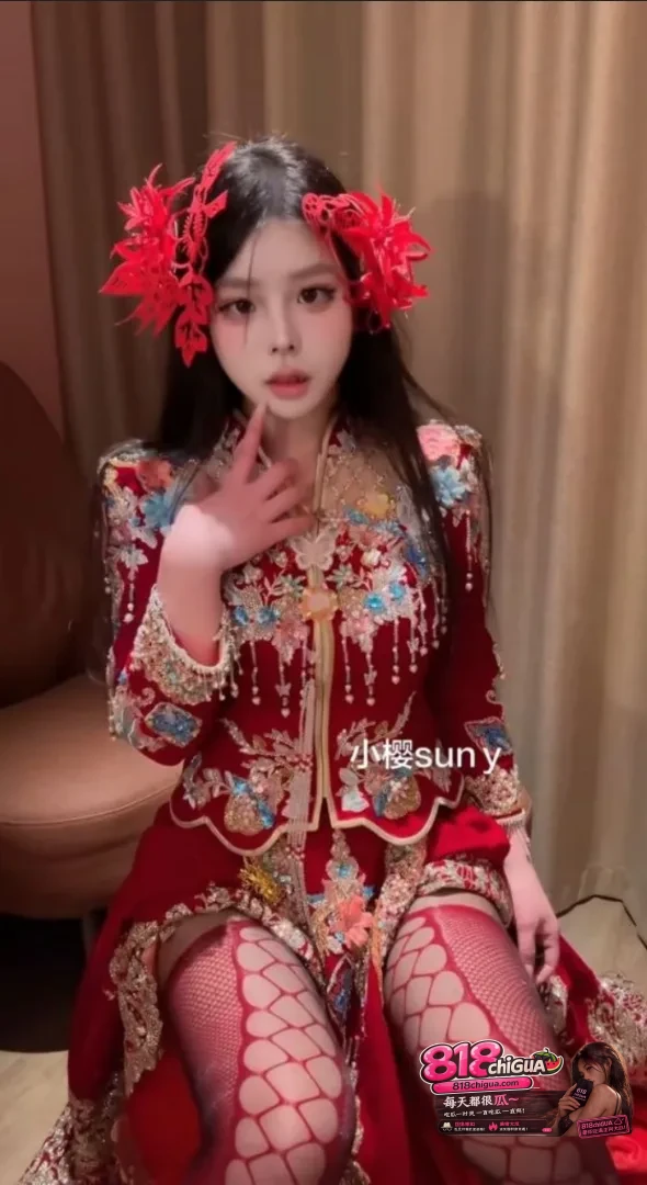 抖音粉小樱suny付费定制 巨乳肥臀高颜御姐 情趣丝袜开腿扭臀 湿身骚叫大尺度福利