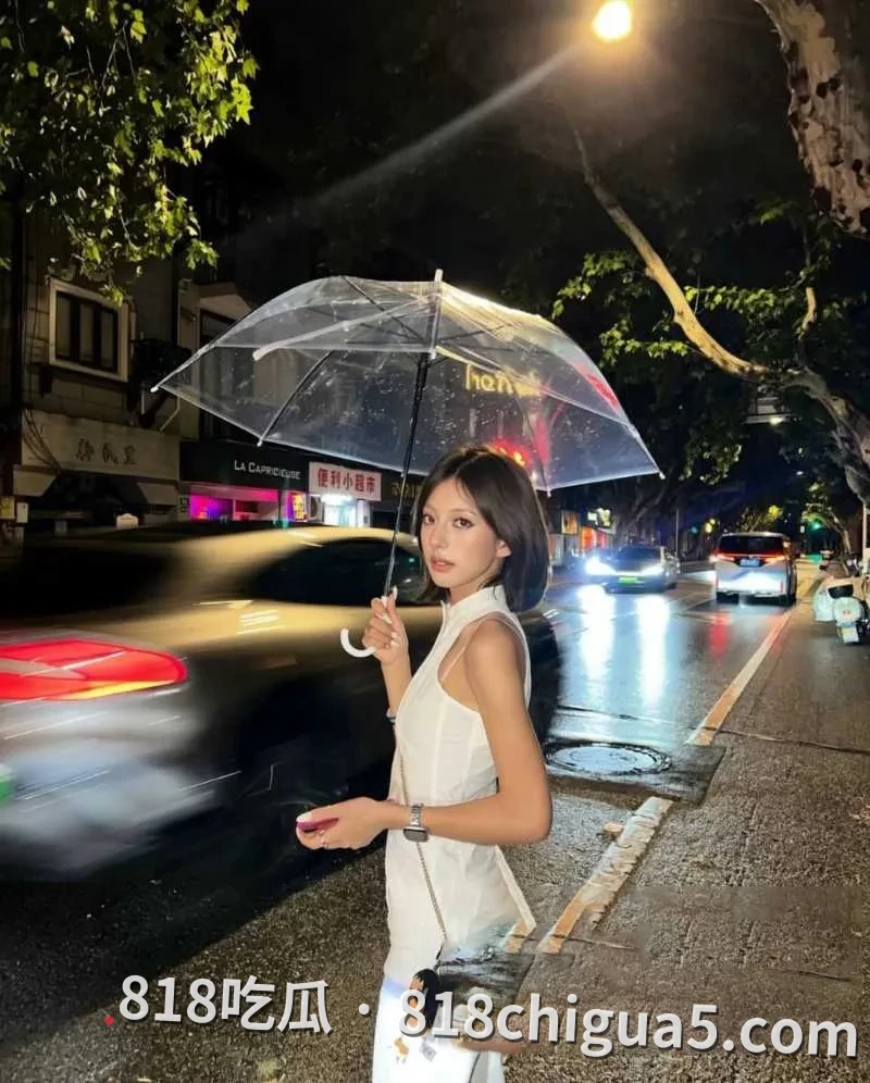 抖音网红博主ray找新欢性爱视频揭秘!表面人畜无害,私下竟是一个吸精狂魔,舌头主动舔出想把大鸡巴塞入口中。