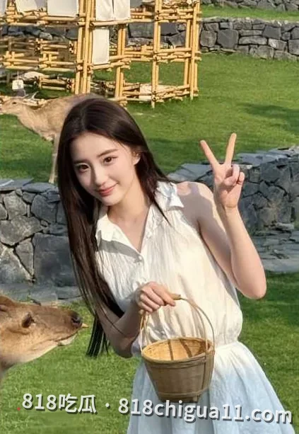杭州女大学生唐静文私密视泄密!标志性的双马尾发型穿纯白丝袜,私下却展现母狗摸样,每次抽插都能看到大量白浊液体沿着大腿缓缓流下。