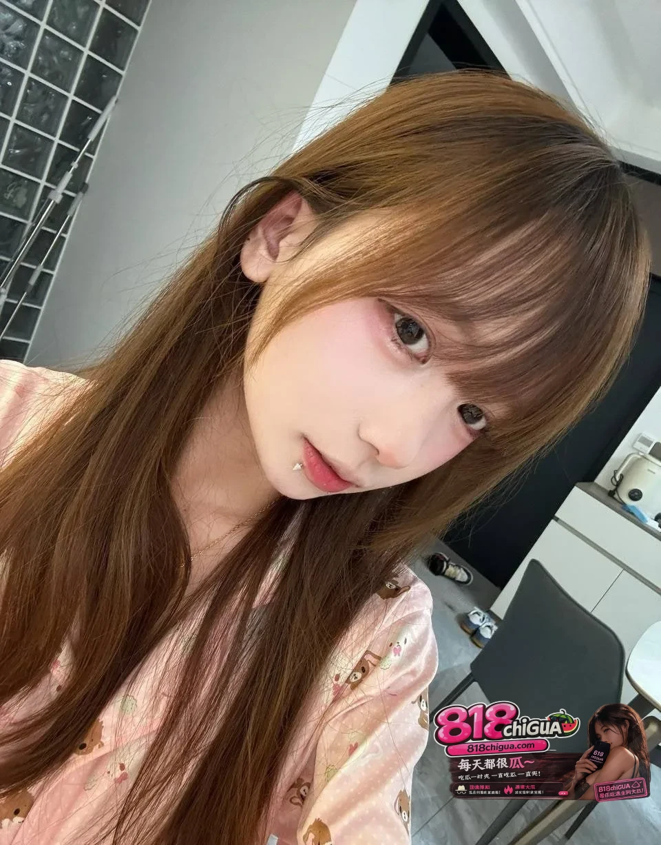 极品高颜值甜美JK大学生 与土豪相约到酒店 粉嫩馒头蜜穴被无套狂插到喷水 巴掌扇逼也是亮点