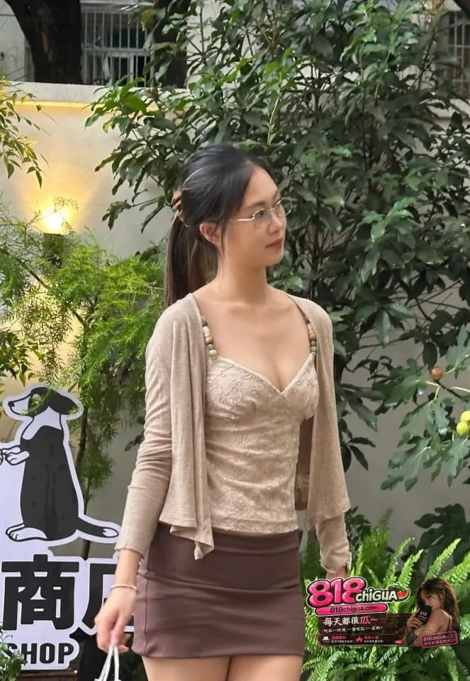 江苏高冷御姐郑美琪露脸约炮合集自拍外泄外表清冷高傲私下却被调教成淫荡母狗跪地深喉玩颜射撅臀后入被干到眼神失焦