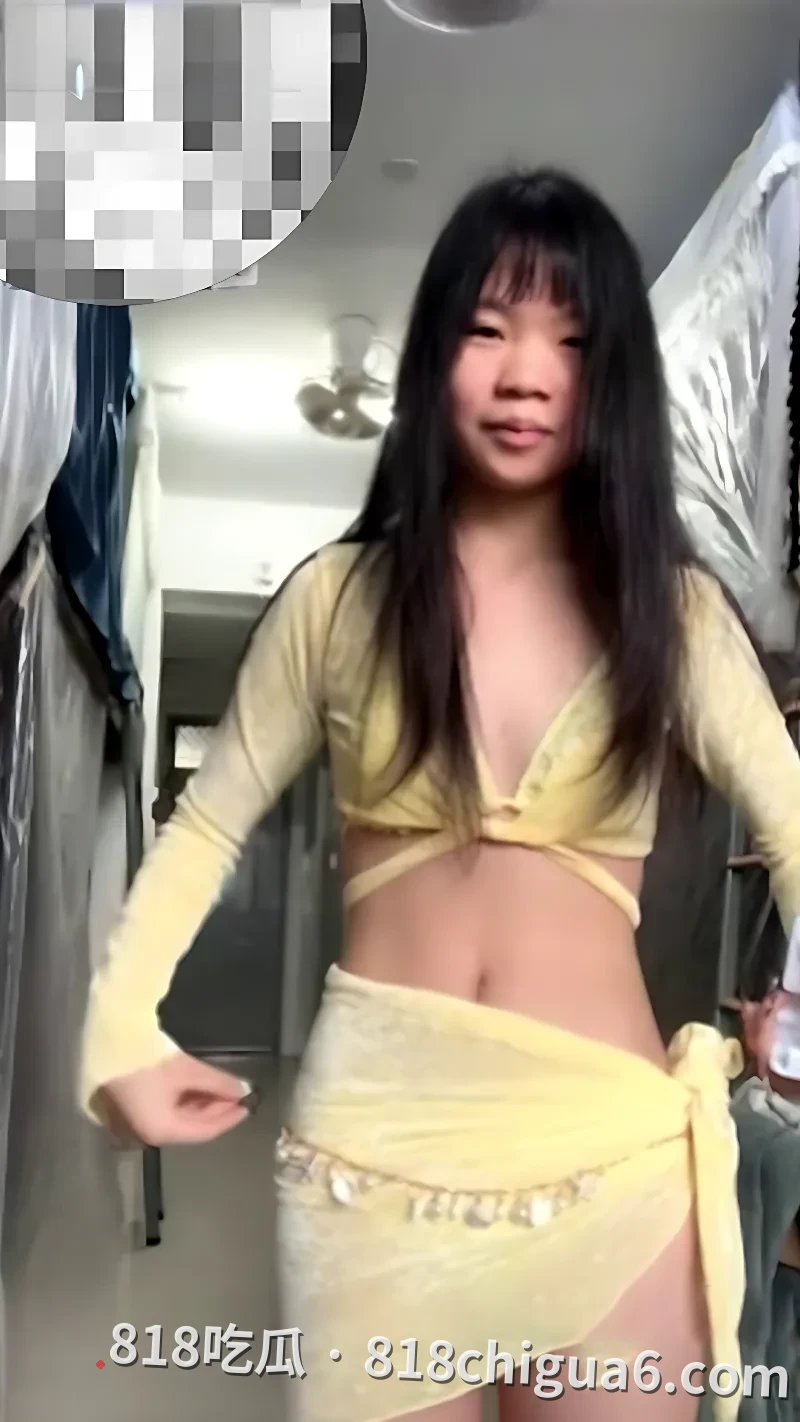 山西临汾职业院校女教师张岚裸体视频流出：穿着暴露的黄色蕾丝内衣在课堂上授课，还主动露出粉嫩的小奶子，引得学生们远程打飞机。