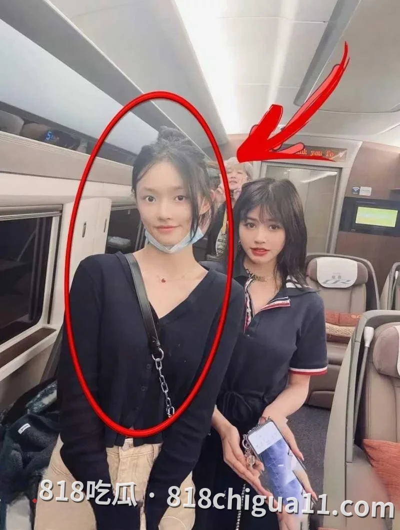知名喜剧演员沈腾疑似与年轻女演员林允维持秘密恋情长达三年,在海外诞下一子获得正牌妻子默许,同时网络上也开始流传两人在国外度假时的性爱视频。