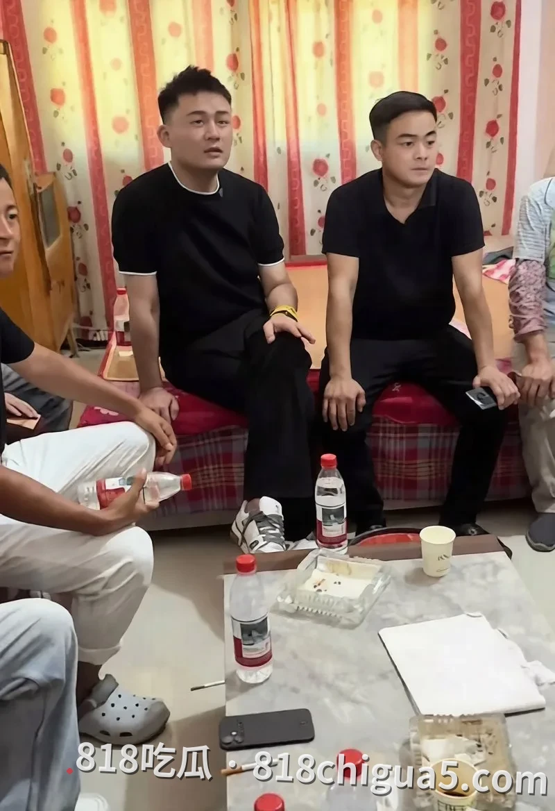 陕西网红座山雕捧老婆与男网红炒CP被绿,假戏真做拍淫片网友赐名武大雕