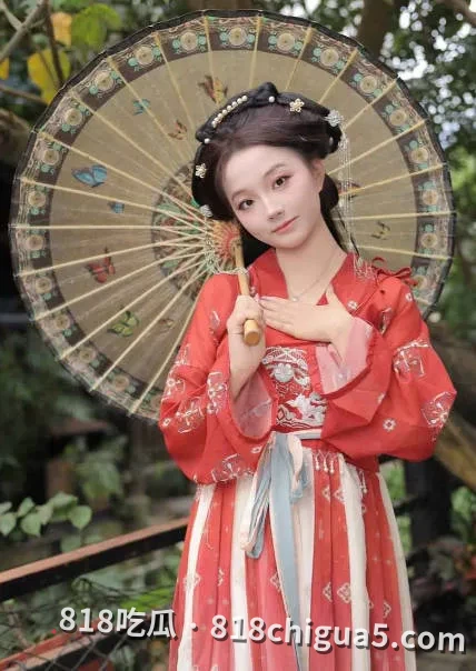 童颜巨乳,极品炮架!广西反差女大王子文与男友性爱自拍不慎曝光,后入打桩,主动骑乘狂抖腰臀,技术堪比女优!