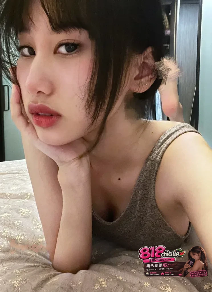 杭州职院王方锐大尺度私密视频遭男友售卖曝光!双手蹂躏天然巨乳,肉感酮体令人春心荡漾!