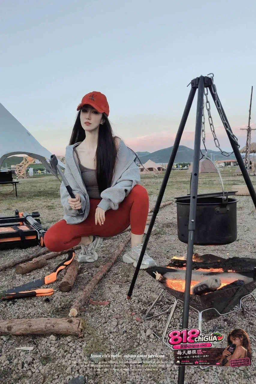 你眼中的女神,不过是土豪的专属精盆!黑龙江高颜值女神【李丽娜】淫秽视频曝光!换装黑丝被按镜前疯狂后入,高潮表情淫靡又销魂!