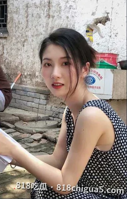 江西抚州高等学院校女曹雪平与男友私密视频曝光!口吸大屌还时不时的眼神挑逗,母狗舒服了就不想动,只好拿跳蛋调教。