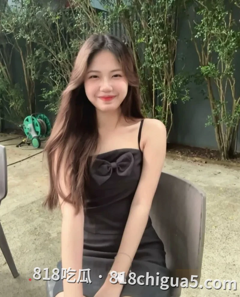 银行柜姐昕如与前男友做爱视频被爆!用性感网袜黑丝勾引,主动跪着口吸大屌进行安抚,喉咙还时不时的发出呻吟声。