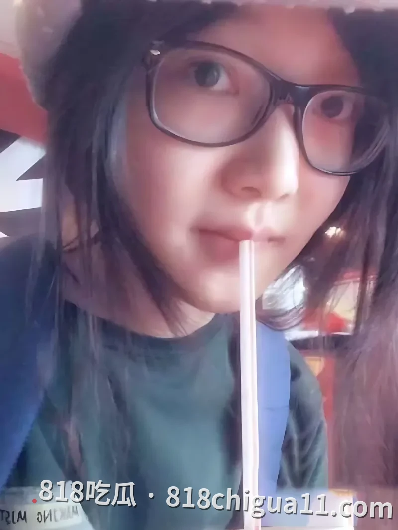 山东女大学眼睛校花孙晓文被男友兄弟骗去酒店挨操视频！主动为鸡吧戴套女上位抽插，原配在旁边看着自己女友被操到高潮，顺势撸了一发。