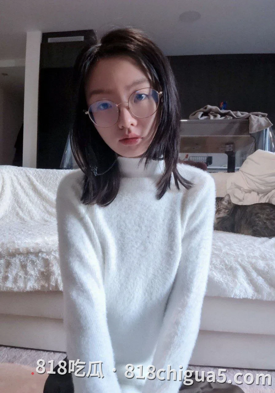 大学眼镜反差婊陈瑶 长得清纯可爱私底下越是个淫荡母狗 每天都想小穴被塞满