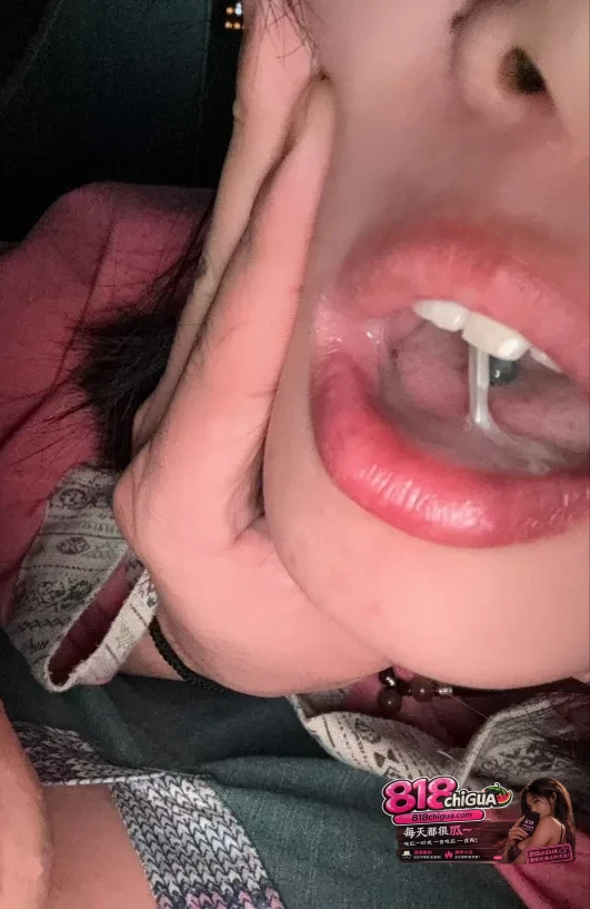 抖音小博主kkkkk姐超淫性爱私拍露脸舔肛深喉上瘾 掰穴发骚被后入爆操上演极致反差超劲爆