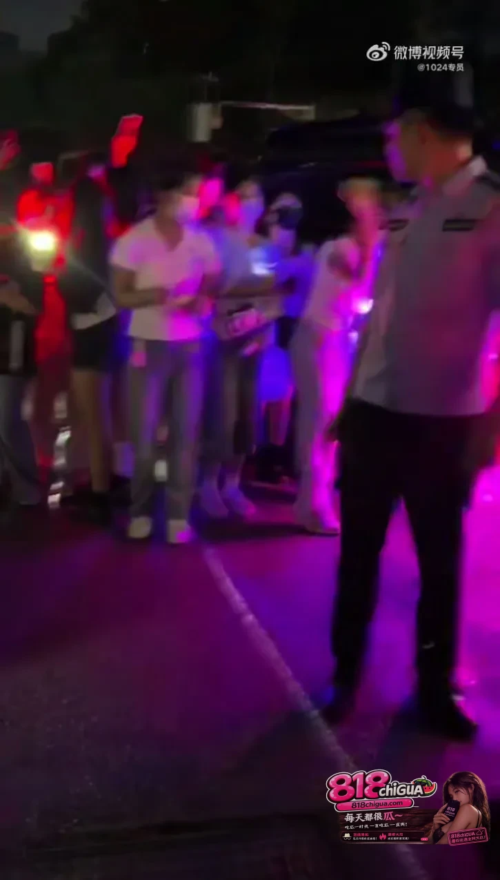 粉丝应援变跨性别大论战？一个塑料盒引发的互联网“破防”风暴！