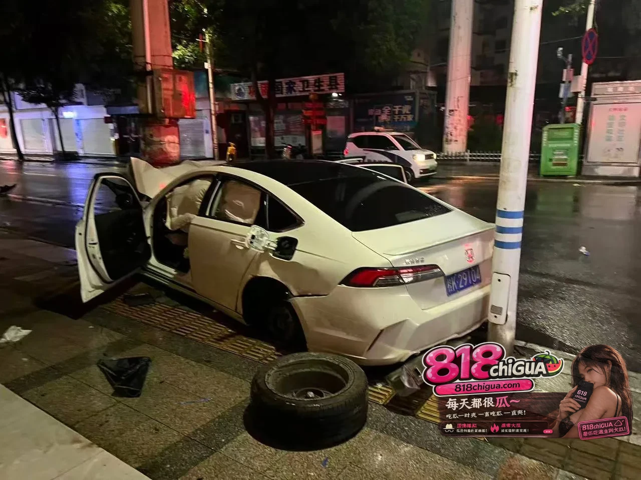 帅不过三秒！容县精神小伙飙车130码，当场把车干报废！