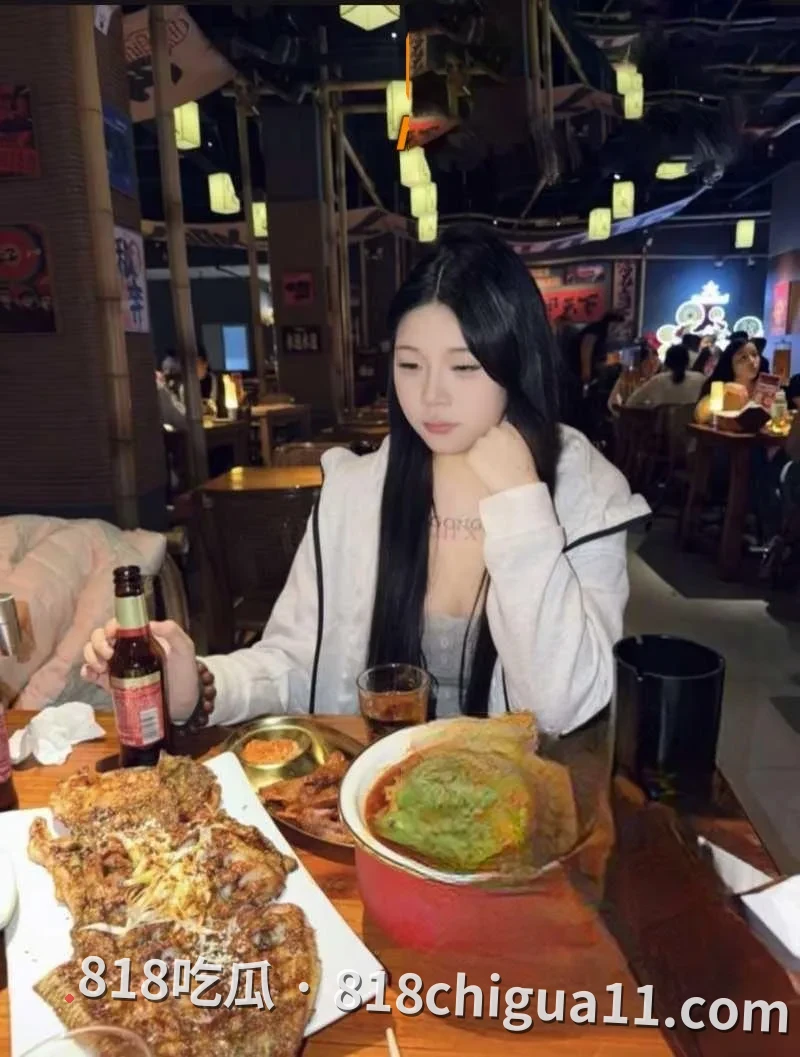 河南知名网红付迪凯彻底崩塌形象,一边花着前女友的钱,一边背叛对方还对其施暴,其前女友愤怒地将出轨证据以及性爱视频曝光。