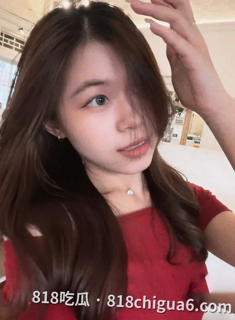 广西南宁绝美的长发超市性感少妇佳慧性爱视频流出!穿上黑色蕾丝袜搭配情趣内衣被后入抽插,变身成勾引男人的销魂妖精。