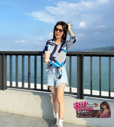 广西柳州新华保险女销售王婷婚内出轨客户老板,7年开房180次换取投保515万,原配得知后全网曝光不雅视频!