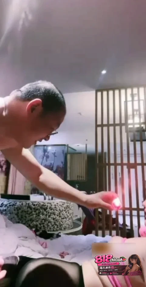 抖音高颜美女网红气质御姐甜喷私下与榜一大哥玩调教丝袜滴蜡电动玩具轮番上阵及其下流
