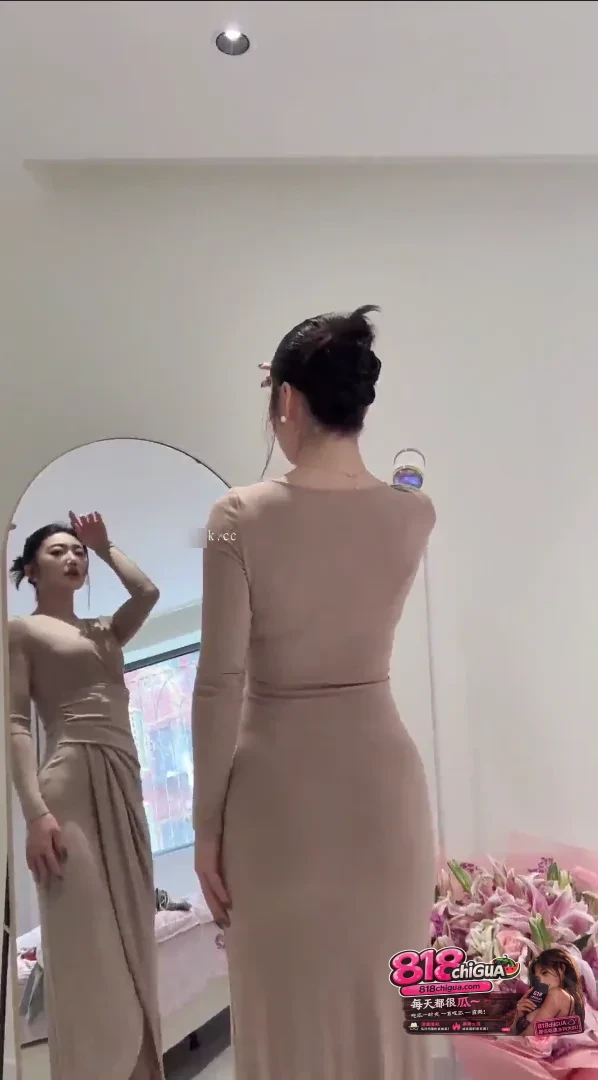抖音网红女神粗腿公主彤宝情趣诱惑裸舞合集蜜桃翘臀狂野扭动假屌插穴高潮迭起顶胯露B旺盛阴毛散发浓郁骚气
