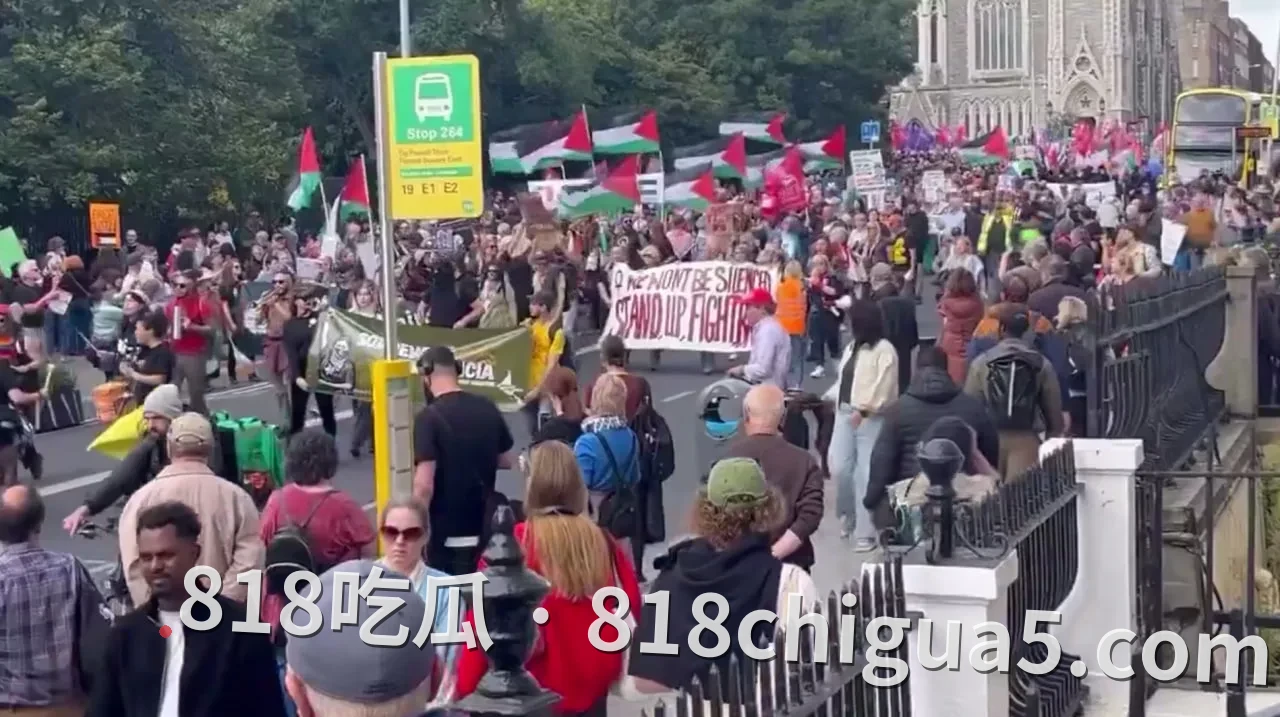 都柏林爆发大规模抗议:成千上万人街头高举标语,谴责特朗普“访问”并指向埃普斯坦与内塔尼亚胡——爱尔兰成千上万民众拒绝特朗普访客的“全球敌人”形象