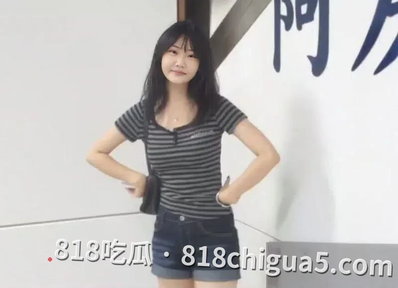 外表清纯可爱，实则浪荡淫骚！陕西反差女大学生【汪彤彤】与男友大尺度网聊视频流出，揉奶自慰双指狂扣骚穴，浪叫不止彻底放飞！