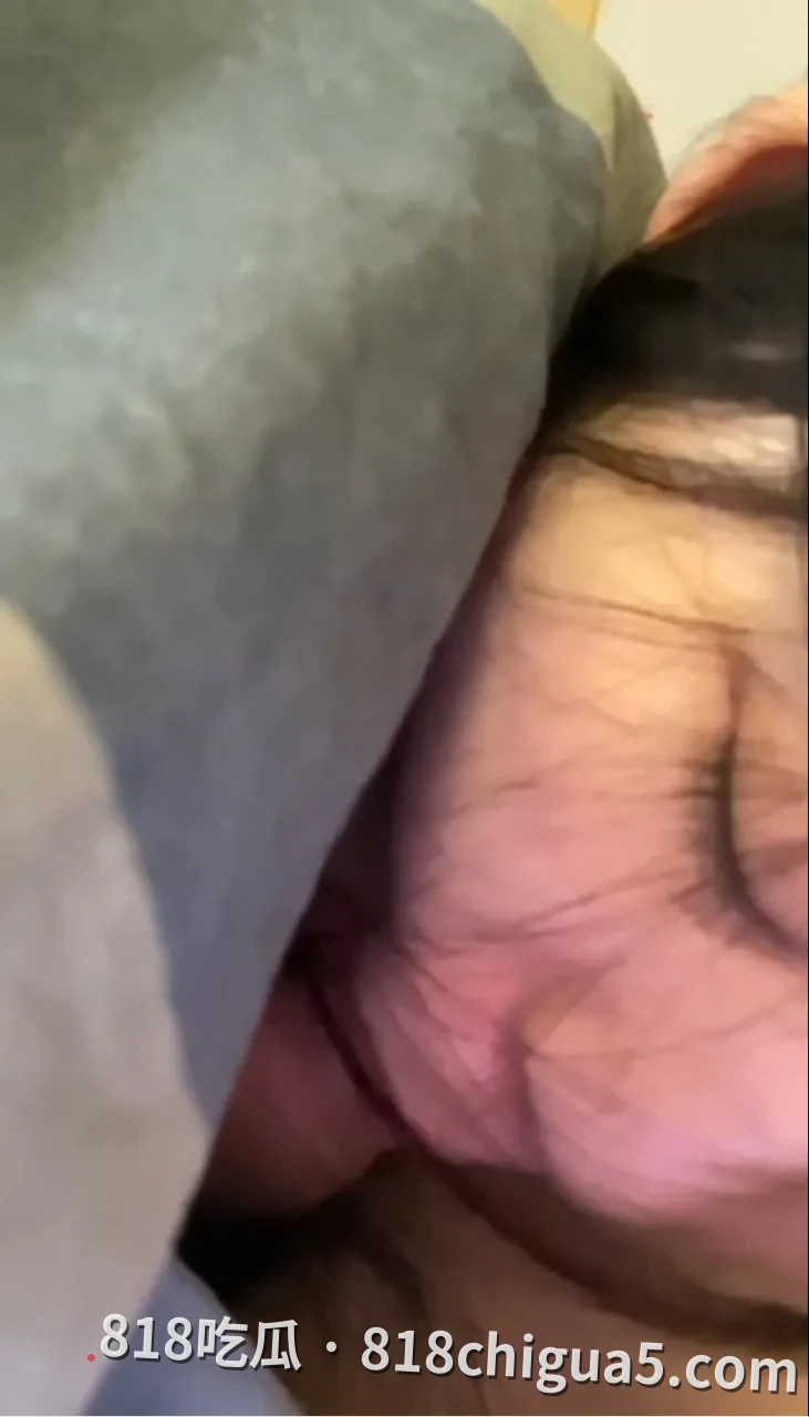 北大高材校花张萌萌私密视频曝光!平日高贵冷艳私下竟是黑丝肉丝双修,跪地深喉爆吸鸡巴,奶子甩动骚浪贱,一晚上能榨干三个鸭子。