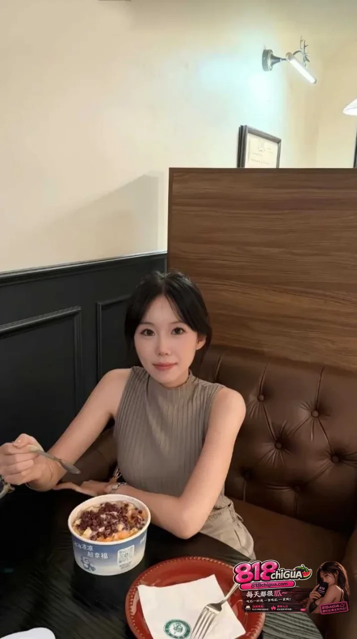 辽宁锦州反差人妻黄戴妮不雅视频曝光，趁着老公外出期间出轨隔壁老王，跪姿口交淫态百出！