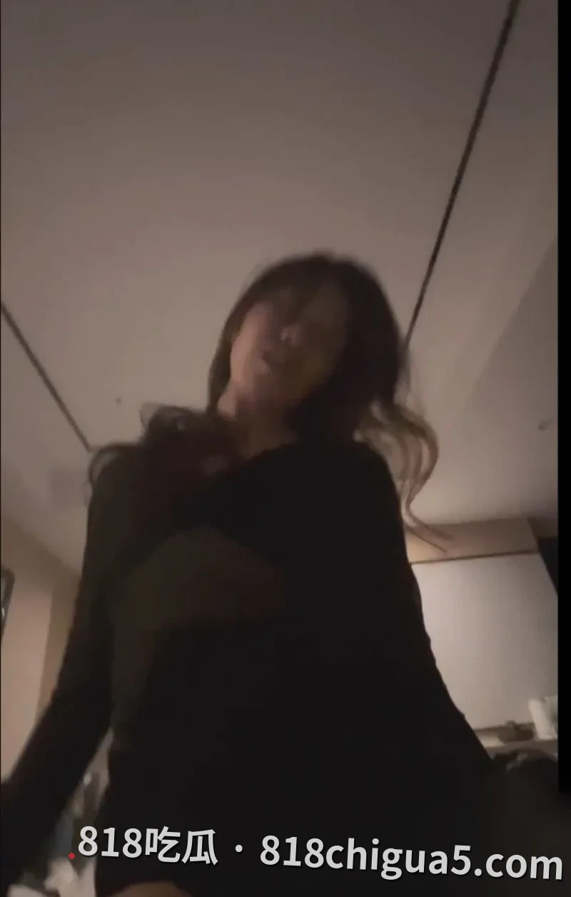 白皙御姐女大白天陪游 夜里直接开房拿下 广西旅游偶遇高颜值御姐女大学生张若溪与炮友酒店性爱视频 女上位吸精反差感拉满