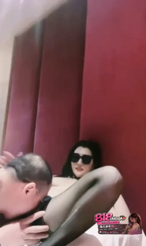 抖音高颜美女网红气质御姐甜喷私下与榜一大哥玩调教丝袜滴蜡电动玩具轮番上阵及其下流