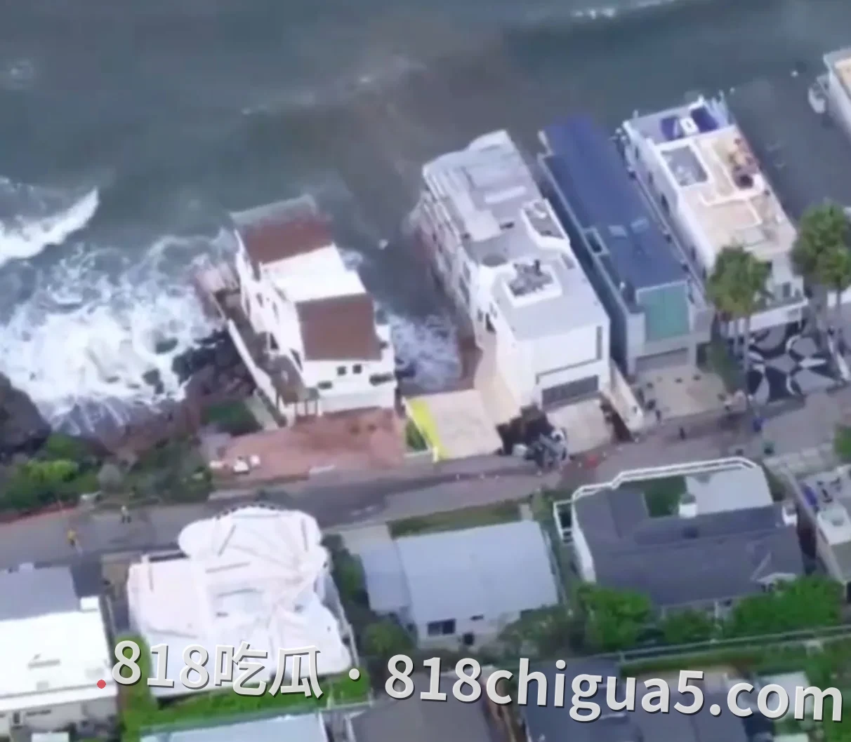 物理意义上的“塌房”!尼古拉斯·凯奇加州豪宅惊现巨型天坑,车道遭海水吞噬