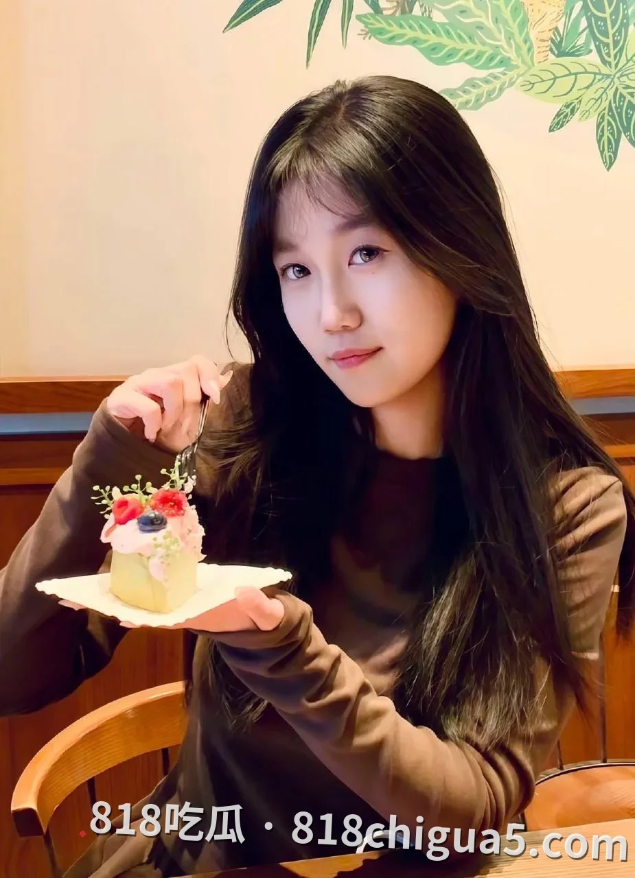 抖音小网红何美玲第一视角露脸约炮金主视频!性欲强烈难以抑制,骚穴接触到大屌就流水,大力猛操骚逼还自称自己是小母狗。