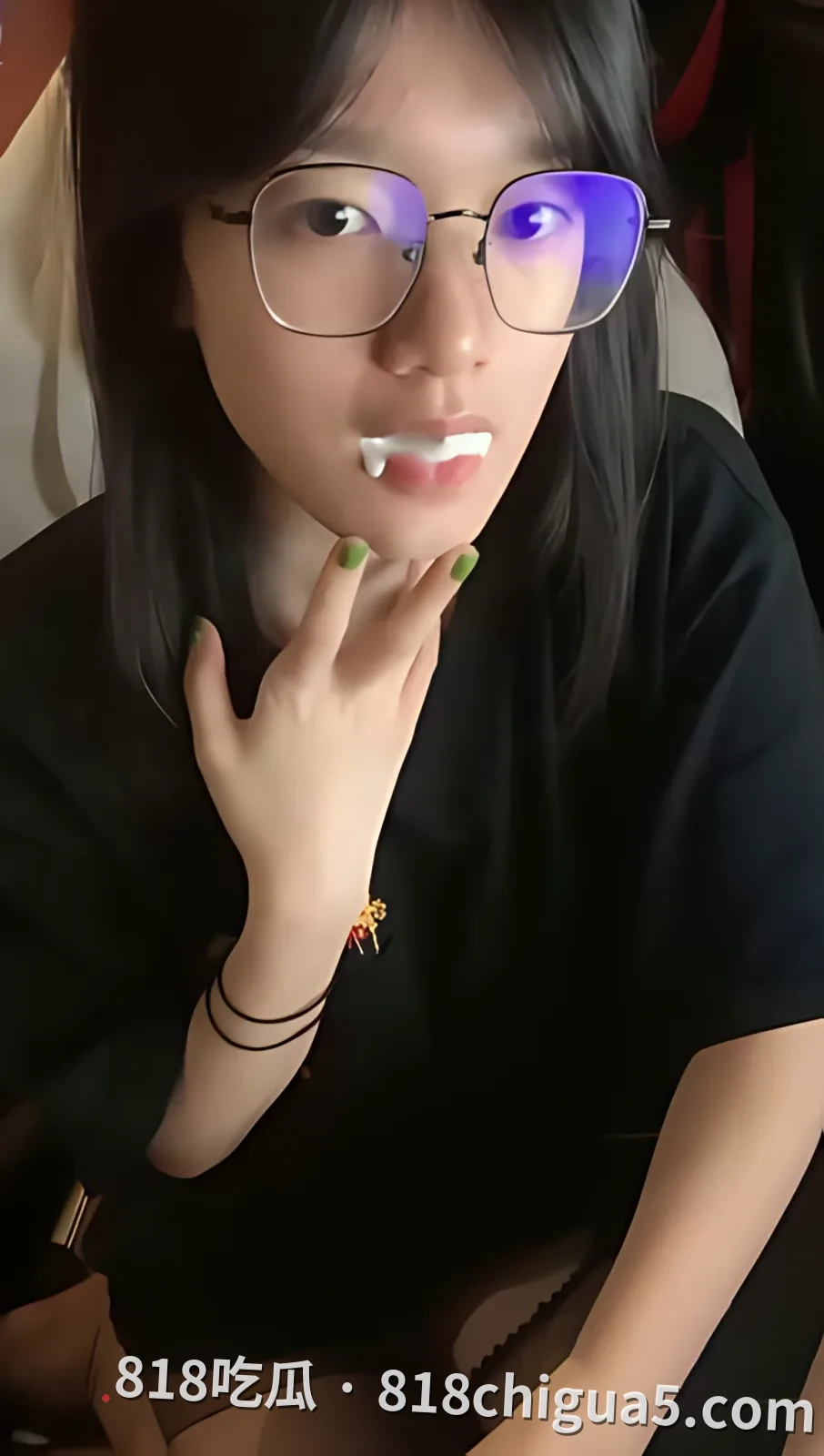 浙江宁波大学清纯母狗徭平莹偷拍录像流出!眼睛反差婊主动在凳子上展露白虎骚逼,被大鸡巴插到高潮喷水,淫荡叫声响彻不止。