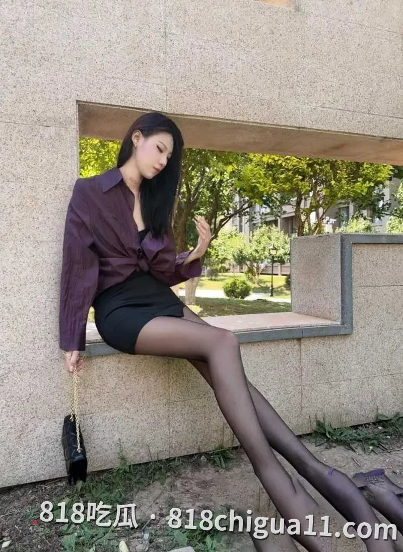 安徽艺术学院气质学姐鲁芬菲不雅视频泄密！清丽外表和高冷气质收获众多追求者，背地里却为大鸡巴献身，跪地虔诚舔舐对方分身直至完全勃起为止。