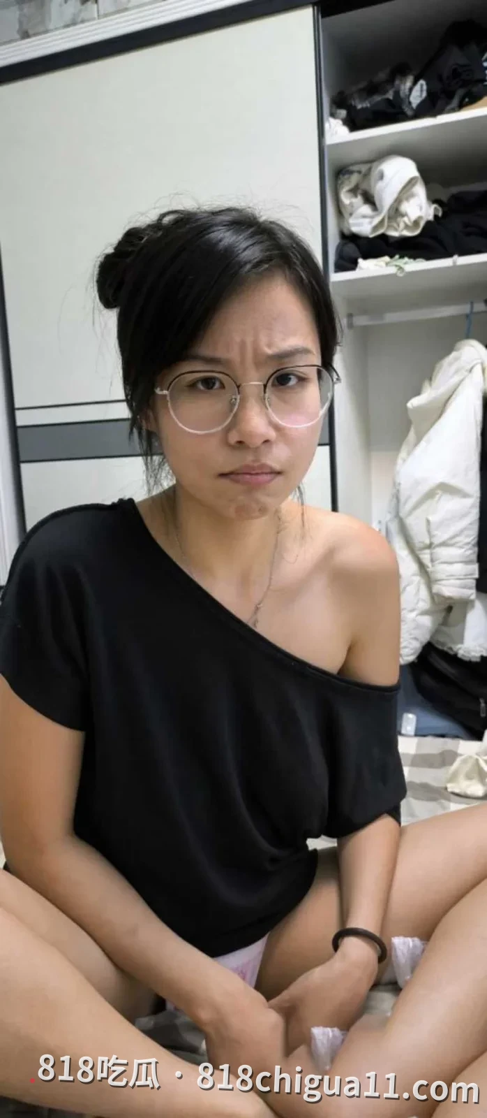 广州极品人妻郑颖培逞老公不在出轨初恋情人！解锁多种淫靡体位满足饥渴欲望，吸屌榨精差点把他榨干，这种母狗养家里一天都不能消停。