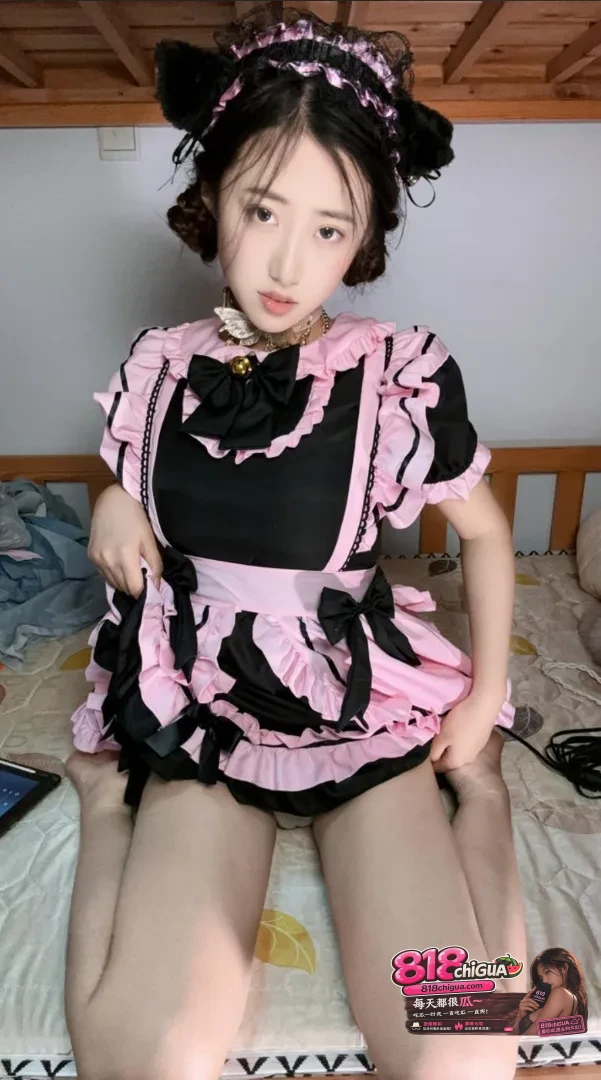 抖音32万粉丝网红清纯萝莉柯宝碎碎念不爱说话的ler婶子大尺度骚舞户外漏出闪光肛塞极其淫荡极致反差视频曝光