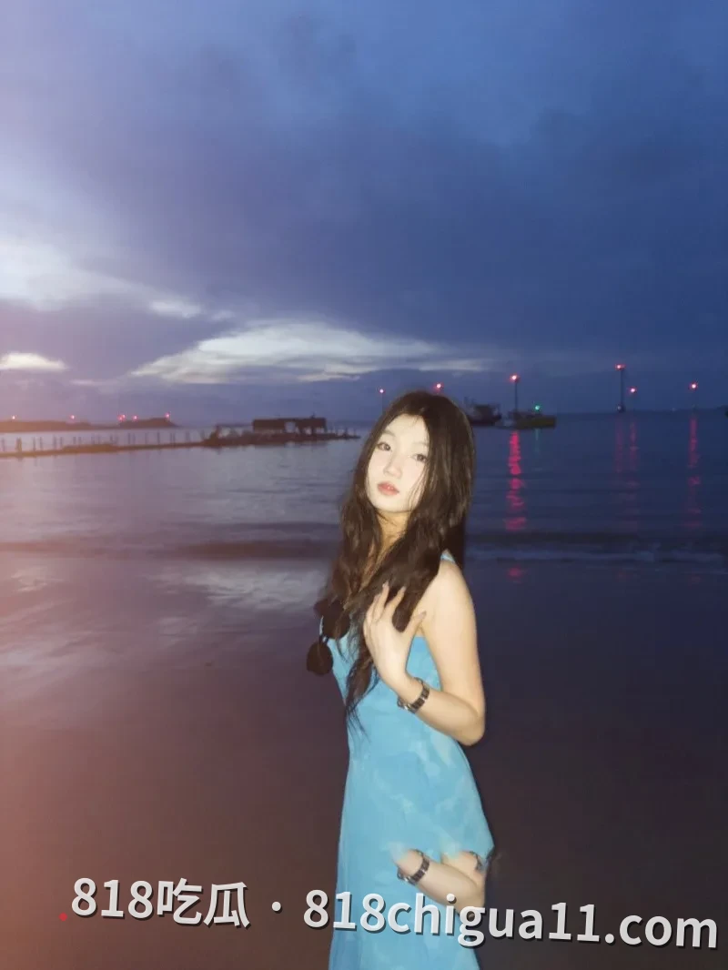 青岛妹子广青嘉与炮友酒店性爱视频!看似清纯可爱的美女,私底下竟然如此淫荡!穿着白色蕾丝吊带,还主动跪着给鸡吧口交足交!