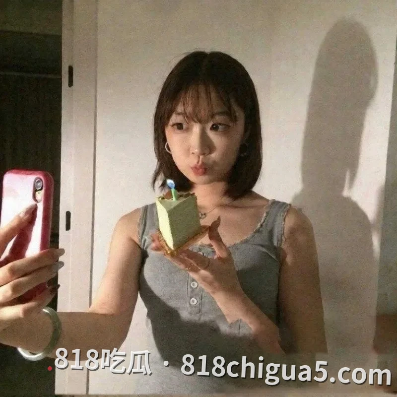 武汉协和医院副主任陈秘强迫女学生发生关系 偷拍与母狗在床上无套中出 浪荡的淫叫声低沉迷人 聊骚与性爱视频惨遭被扒