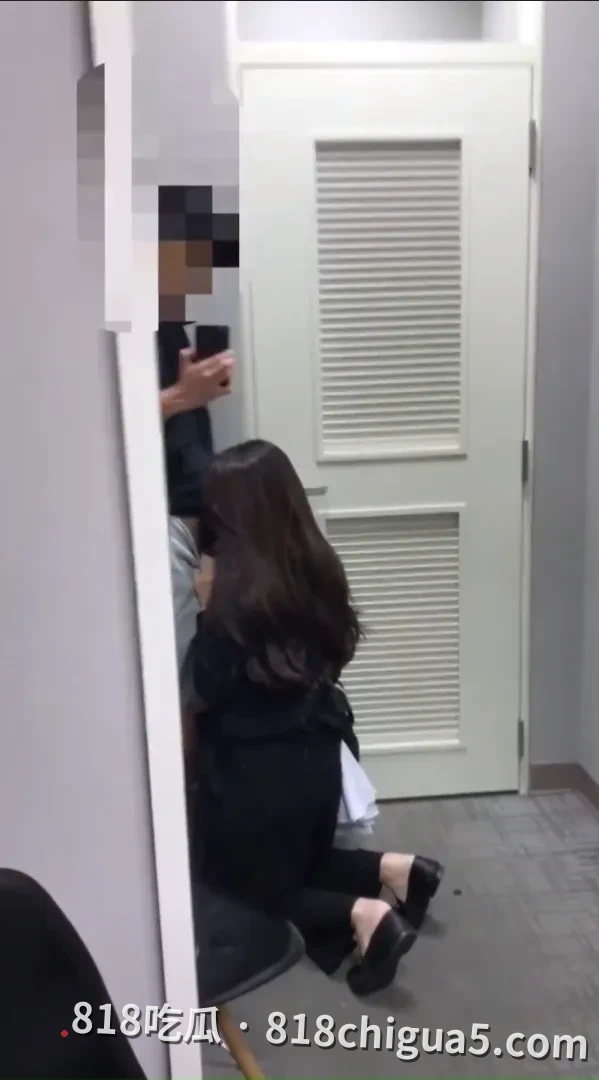 加拿大留学生酒店性爱视频流出!高颜值甜妹被渣男背叛跪地口交无套后入,反差欲望拉满